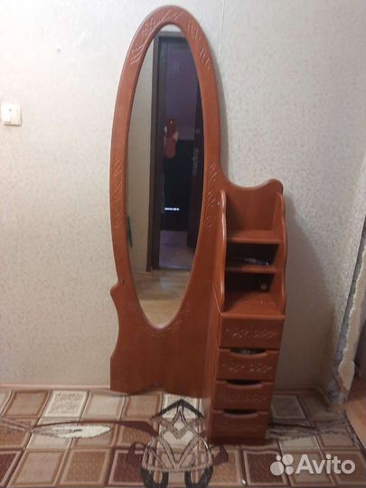 Продаю туалетный столик. Б.У