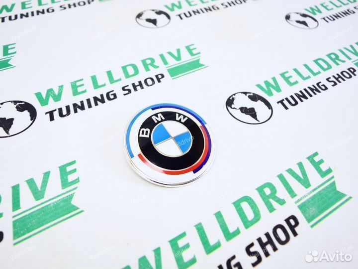 Заглушка в крышку багажника BMW 82 мм юбилейная