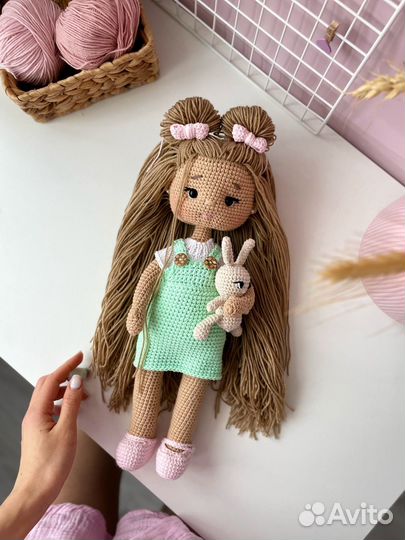 Вязаная кукла ручной работы