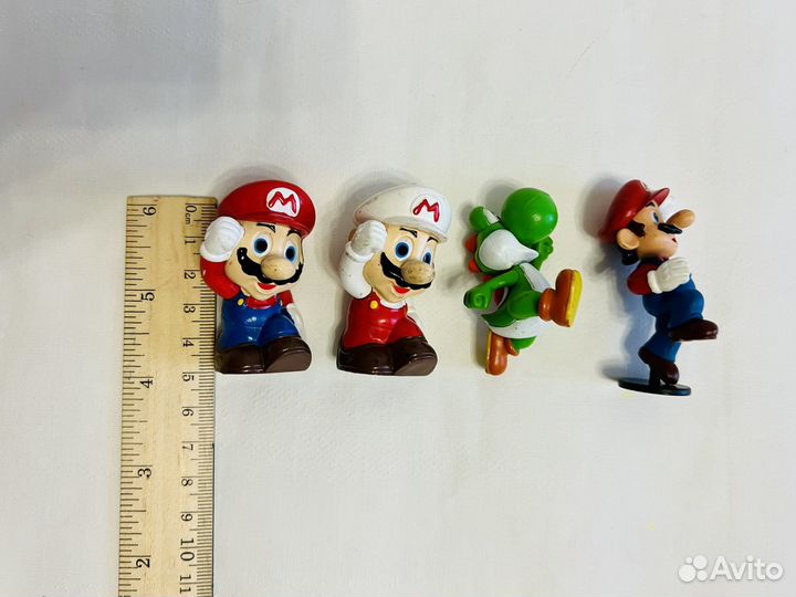 Фигурки Марио и Йоши