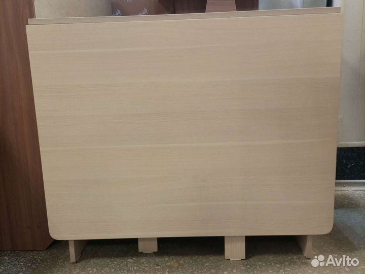 Стол книжка