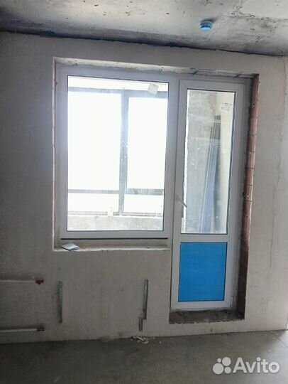 Балконная дверь с окном