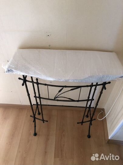 Кованная консоль для прихожей