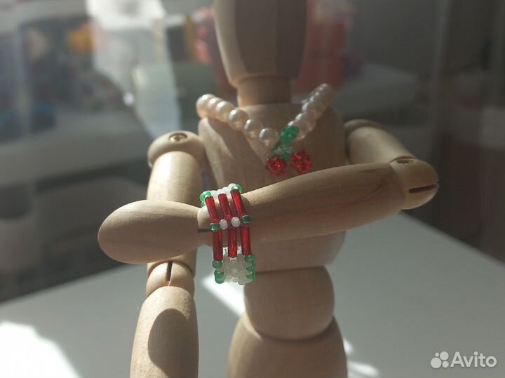 Набор украшений из бисера 