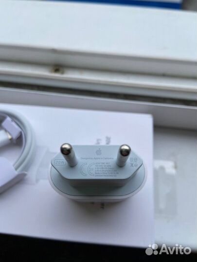 Быстрая зарядка на iPhone блок 20w + кабель