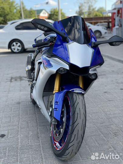 Yamaha r1