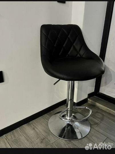 Туалетный столик с зеркалом, стеллаж, стул