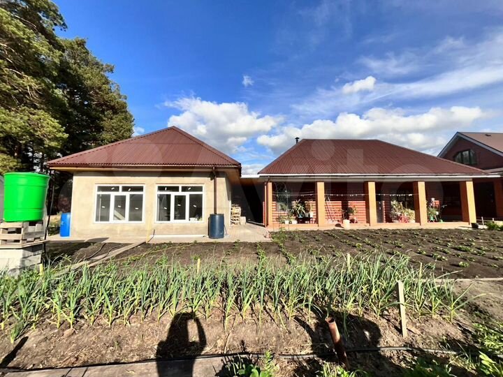 Дом 187 м² на участке 8,2 сот.