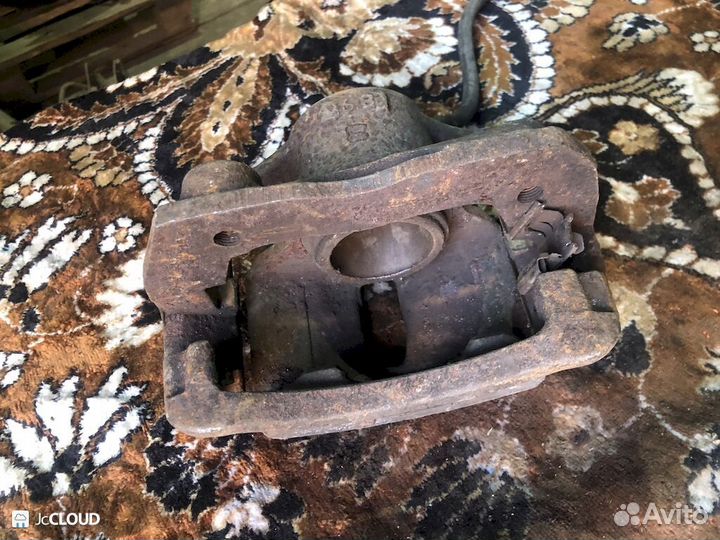 Суппорт на toyota cresta GX105 1G