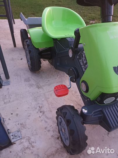 Детский трактор с педалями и прицепом