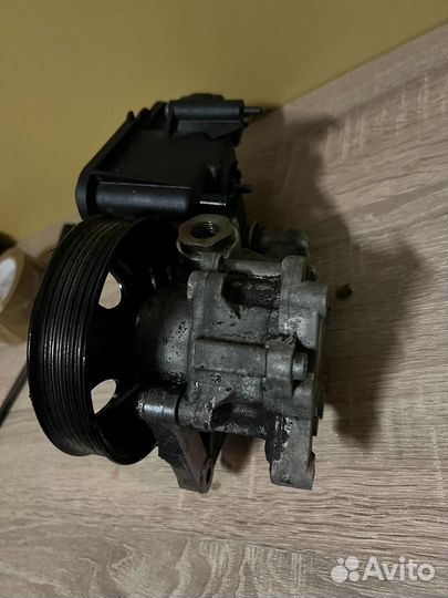 Насос гура Mercedes 272 W164