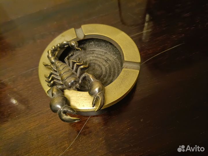 Коллекционная пепельница со скорпионом