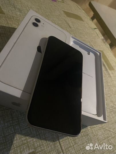 iPhone 11, 64 ГБ