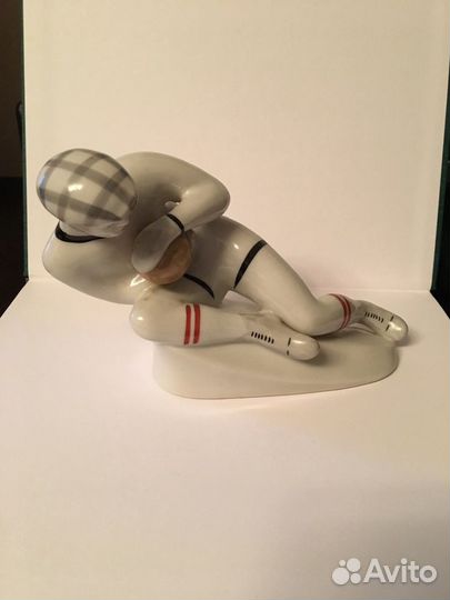 Фарфоровая статуэтка «Вратарь» В/С