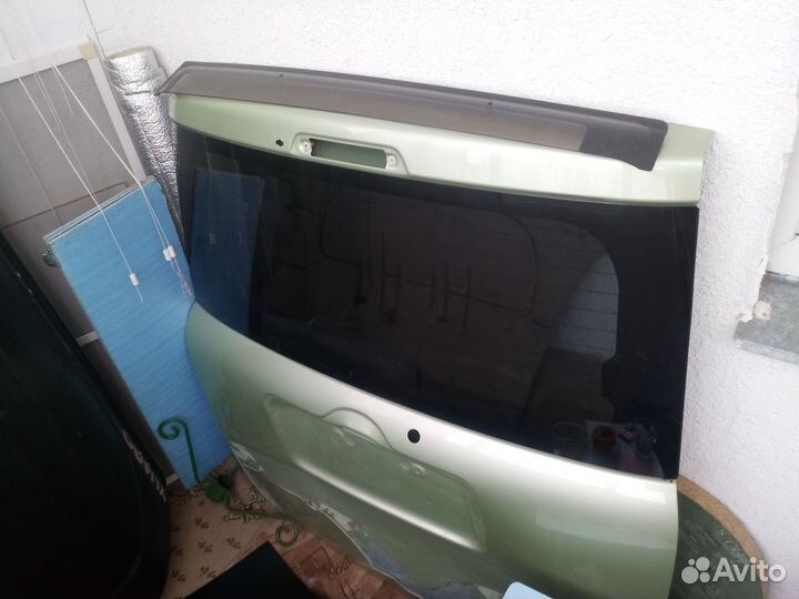 Стекло двери багажника Toyota Sienta NCP81