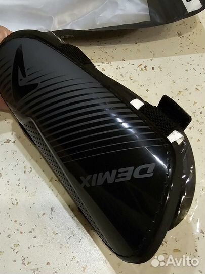 Щитки футбольные Demix, S