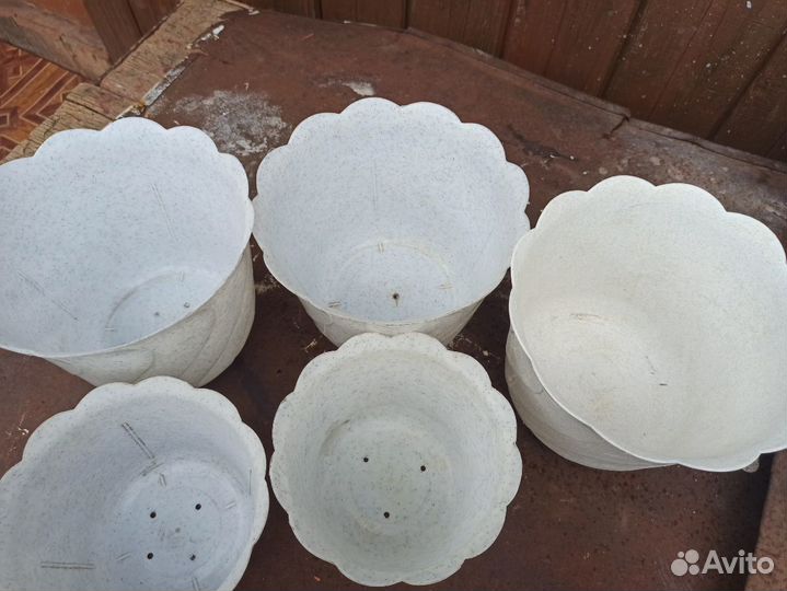 Пластмассовые цветочные горшки