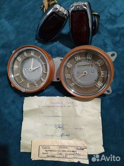 Спидометр, часы и стопы на победу