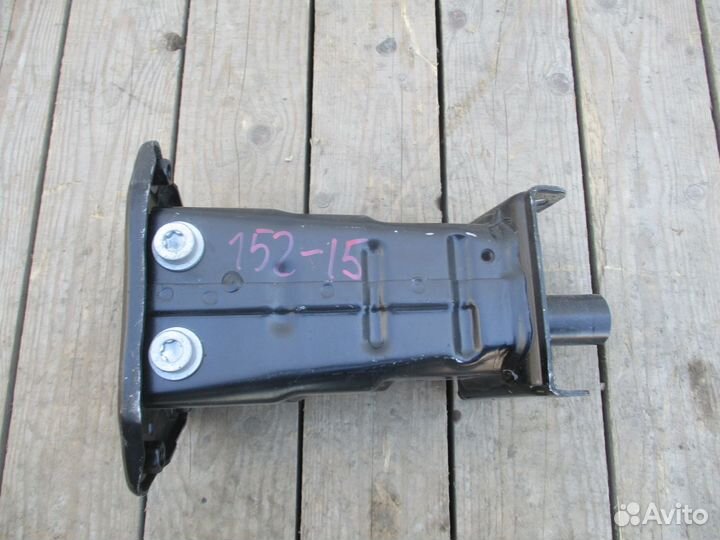 Кронштейн усилителя передний пр. Mercedes Benz