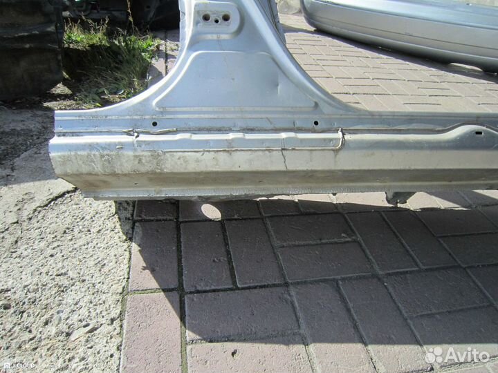 Порог на toyota avensis AZT250, AZT250L, AZT250W