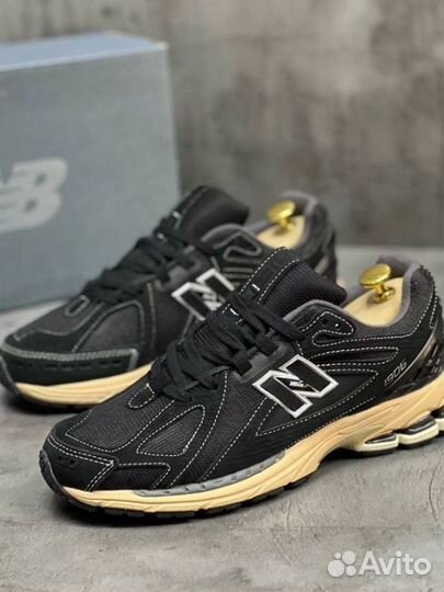 New Balance 1906R в черном цвете