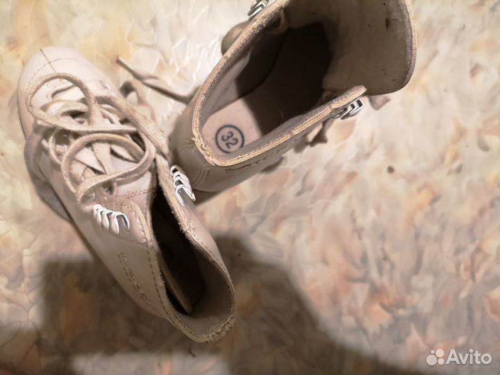 Коньки фигурные larsen kristina