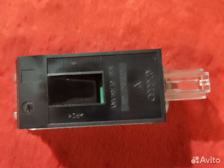 Плафон салонный 4E0947415