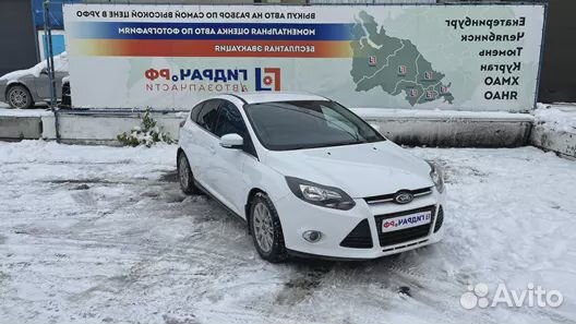 Стекло кузовное глухое правое Ford Focus 3 2010630
