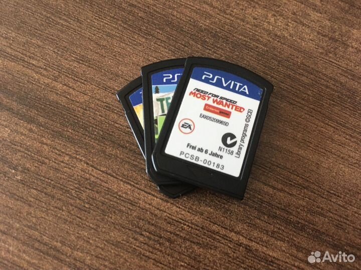 PS Vita 4 игры + карта 4 GB