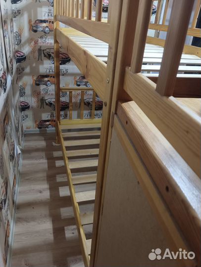 Двухъярусная кровать из дерева