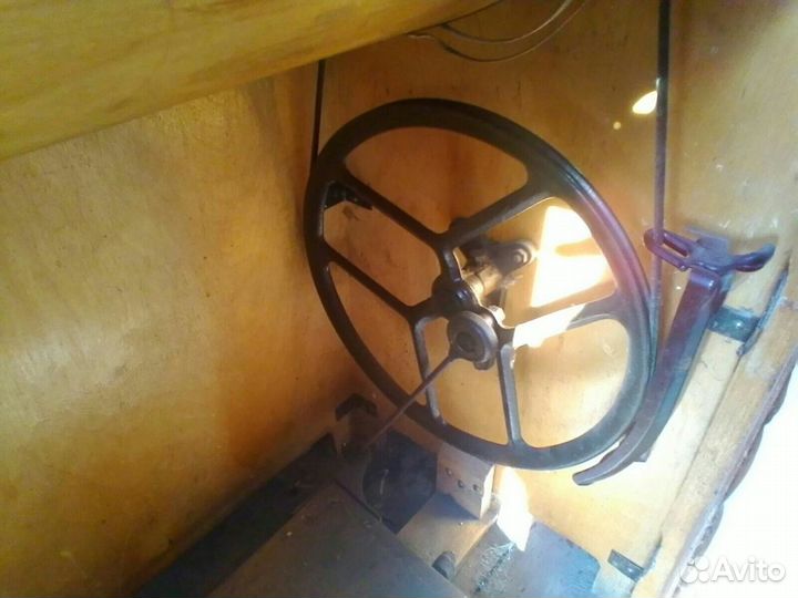 Швейная машинка ножная Подольск класса 2М + запчас