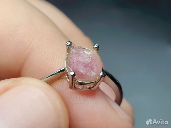 Кольцо с кристаллом турмалина безразмерное