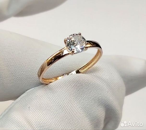 Золотое кольцо с фианитом 16р