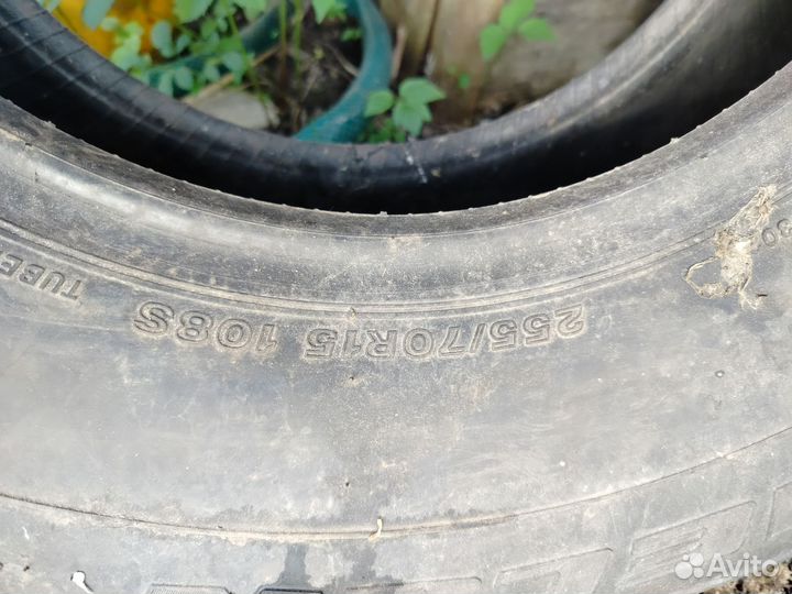 Bridgestone Dueler H/T D689 255/70 R15