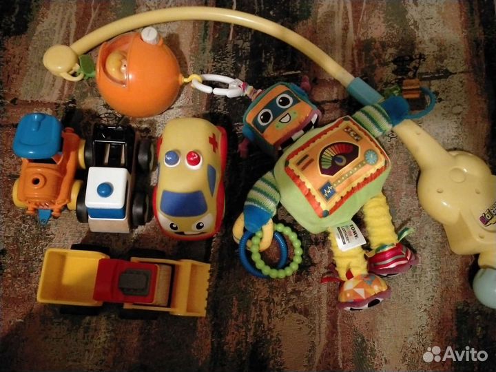 Развивающие игрушки для ребенка в большом кол-ве