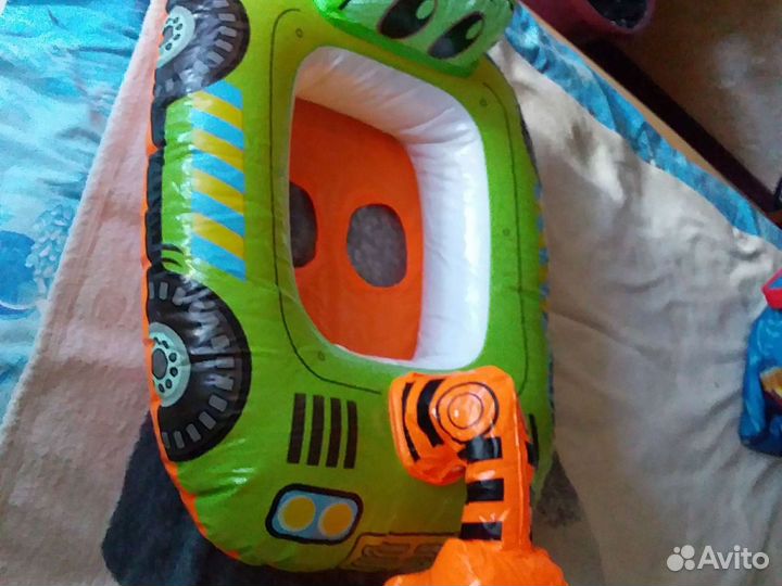 Надувной трактор