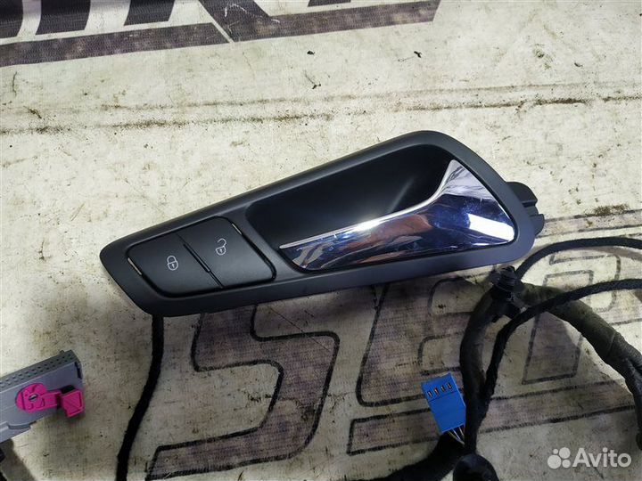 Ручка открывания двери внутренняя передняя правая