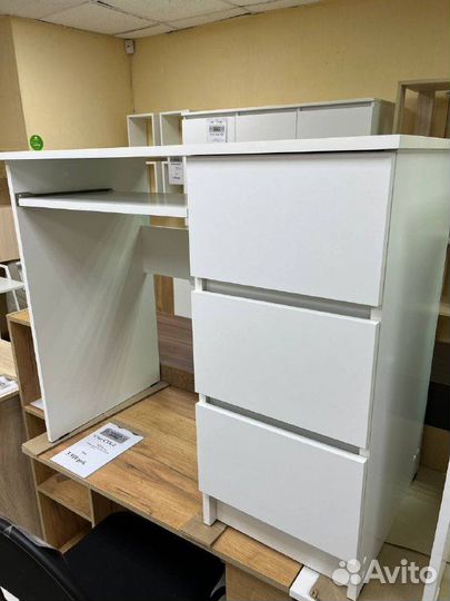 Стол письменный Мори