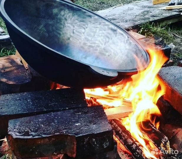 Казан чугунный с печкой