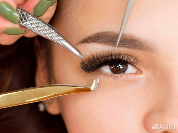 Мастер по наращиванию ресниц