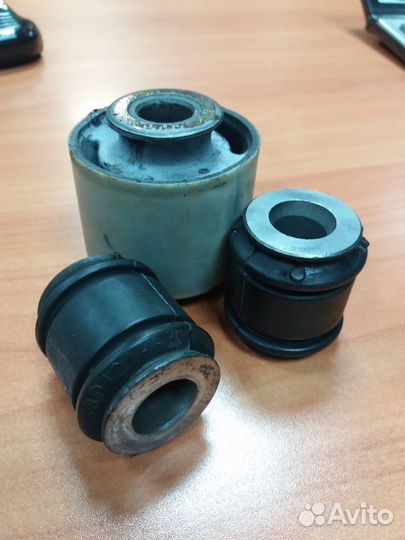 Комплект задних сайлентблоков на Рено Дастер 4x4