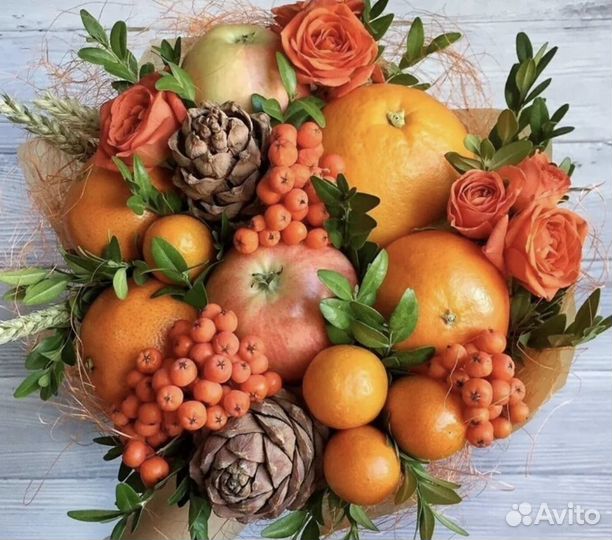 Букет с цветами фруктами конфетами День рождения