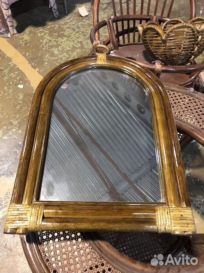 Зеркало из натур.ротанга олива, выставочный