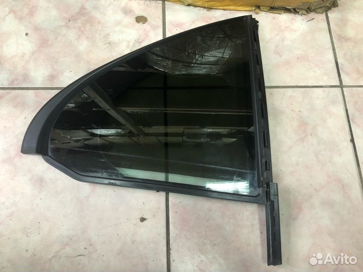 Стекло задней правой двери Mercedes W213 E200