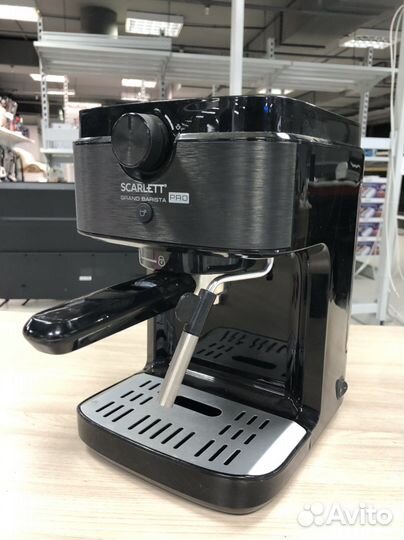 Кофеварка рожкового типа Scarlett SC-CM33015