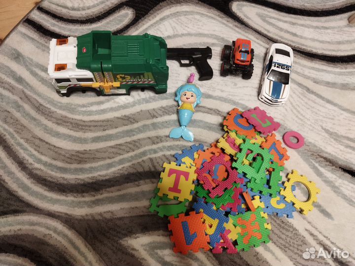 Одежда на ребенка 3 лет и игрушки