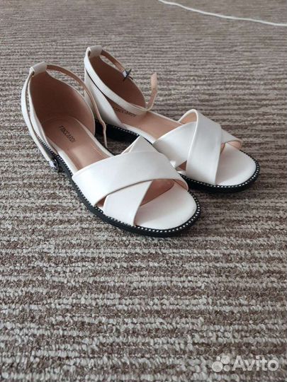 Босоножки женские