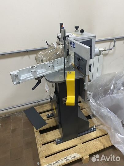 Станок фрезерный для обработки импоста AF 221/00