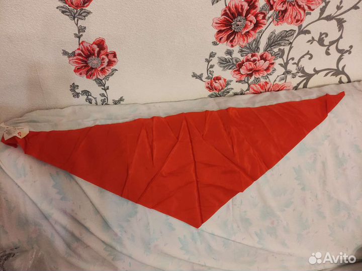 1990г. из СССР Пионерский галстук с биркой, новый