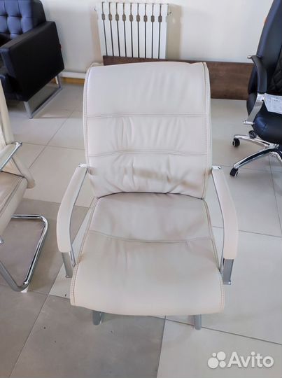 Офисное кресло